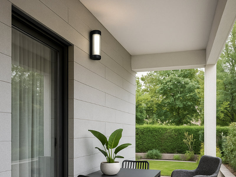 מנורת קיר חוץ XOR במרפסת