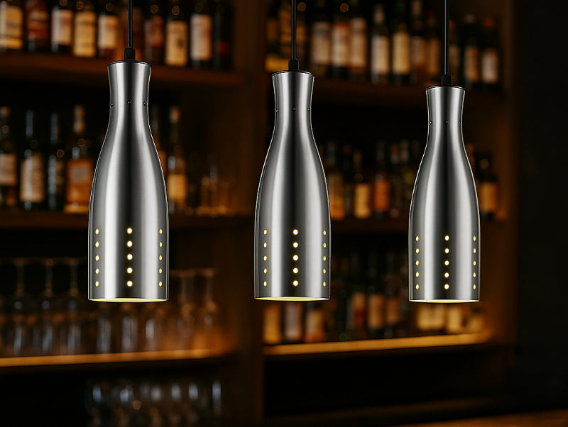 שלוש מנורות תלייה ZHON מעל בר