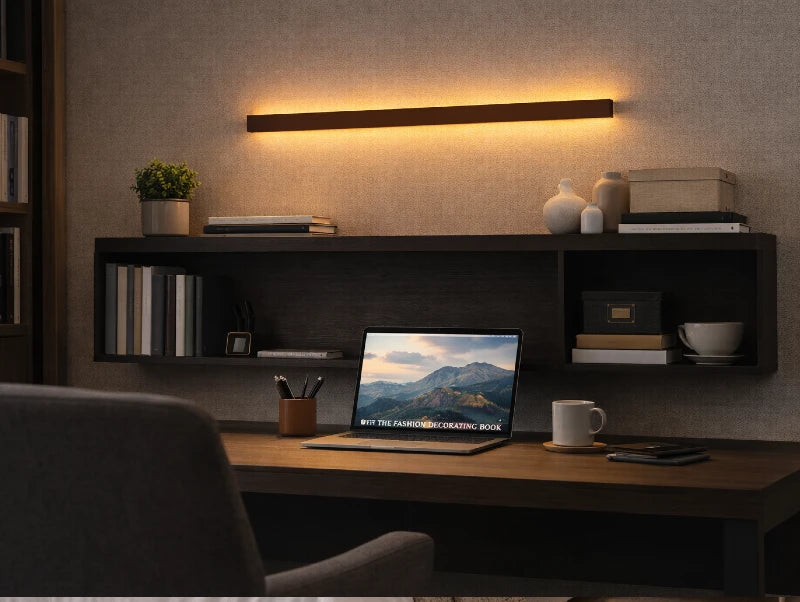 מנורת קיר VECTA על קיר של משרד ביתי