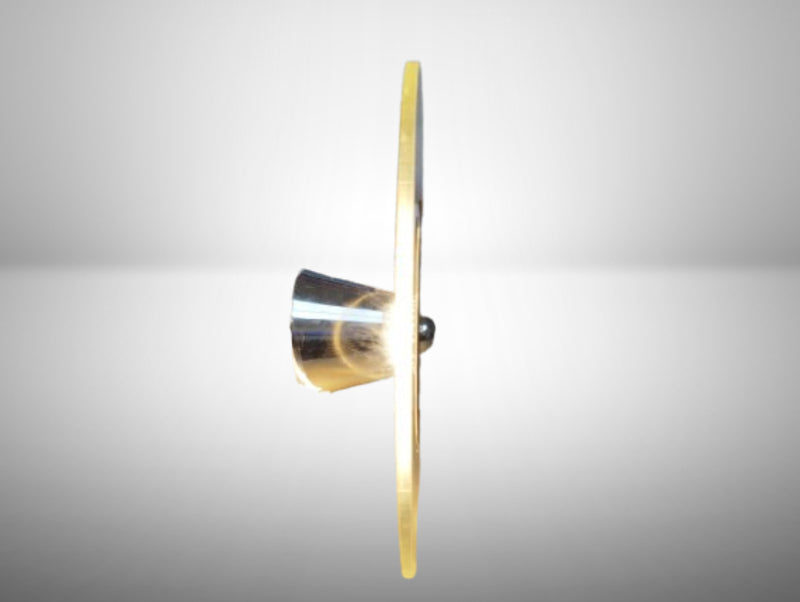 מבט צד של מנורת קיר KORO