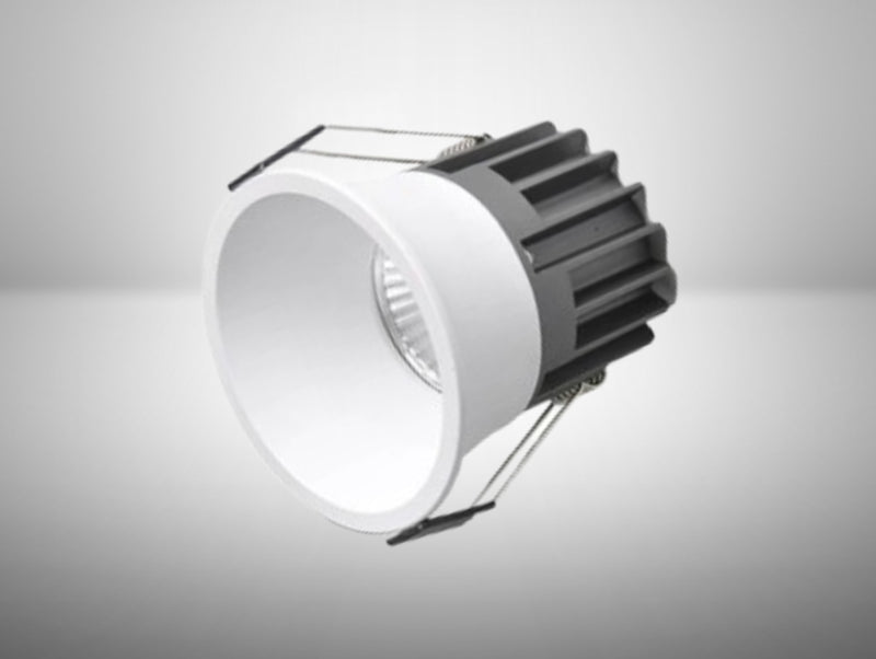 שקוע תקרה לבן מדגם INFINITY ECO עם רפלקטור עמוק וגוף קירור שחור