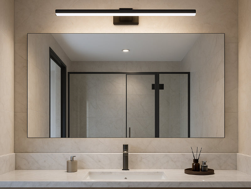 מנורת קיר LINEAR GLOW בחדר רחצה