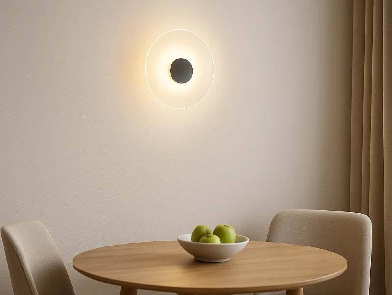 מנורת קיר KORO בחדר אוכל