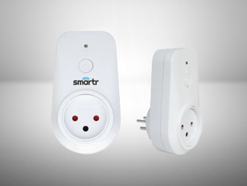 שקע חכם לבן עם חיבור Wi-Fi ושקע ישראלי