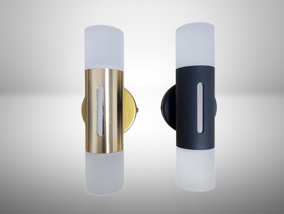 מנורת קיר שחורה ומנורת קיר זהב