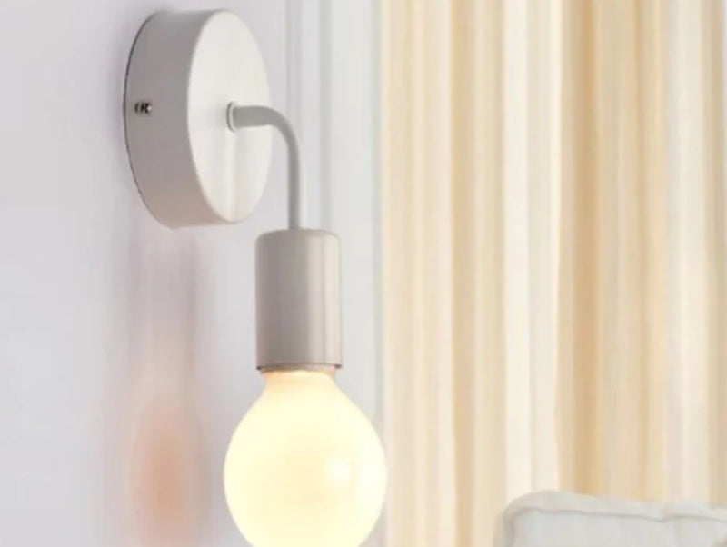 מנורת קיר לבנה