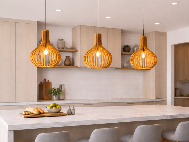 שלישיית מנורות מעץ