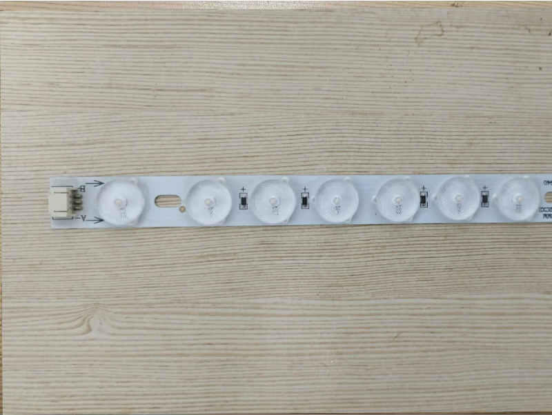 פס לד קשיח 2835 עם עדשות