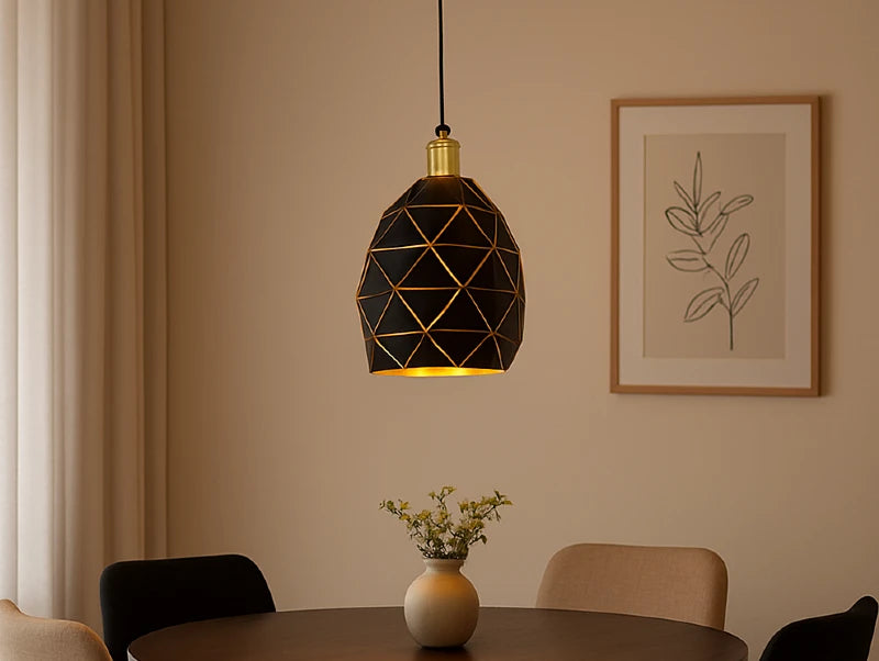 מנורת תלייה ARTUR בפינת אוכל