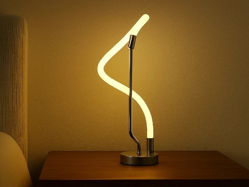 מנורת שולחן ELENZA על שידה