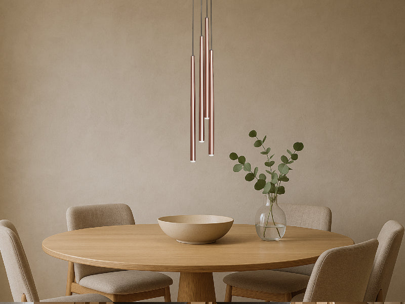 מנורת תלייה VIONA מעל שולחן אוכל