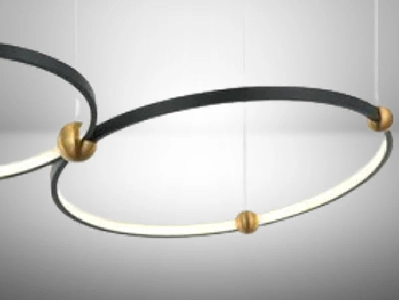 תקריב של מנורת תלייה ANGEL