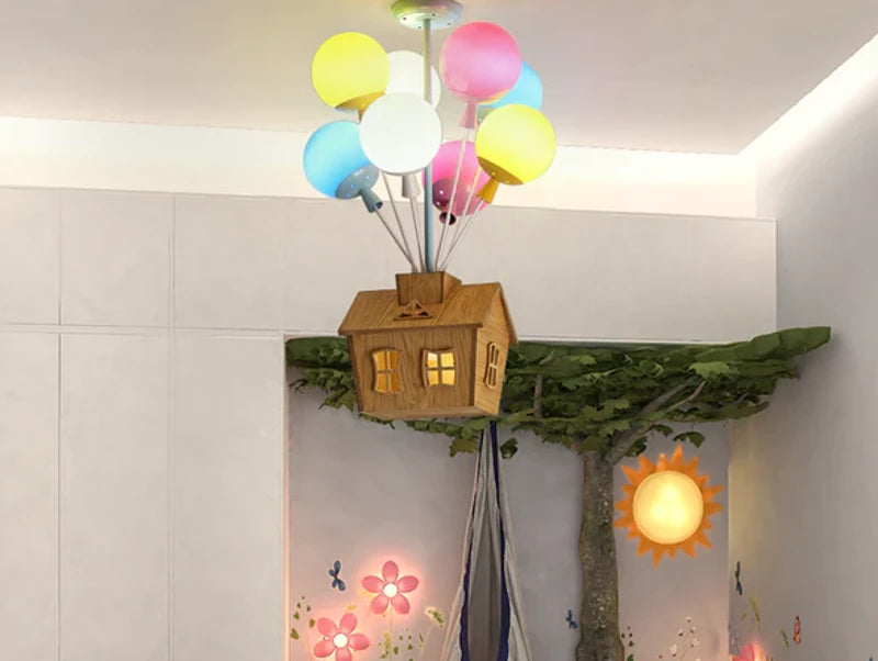 מנורה בעיצוב בית עם בלונים צבעוניים