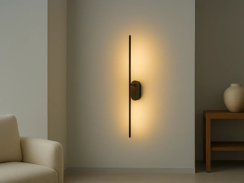 מנורת קירLUMINA VERTICA - Limited Edition בצבע שחור