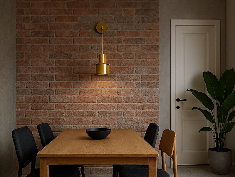 מנורת קיר ME על קיר בריק