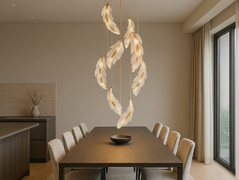 מנורת תלייה VELORA מעל שולחן אוכל