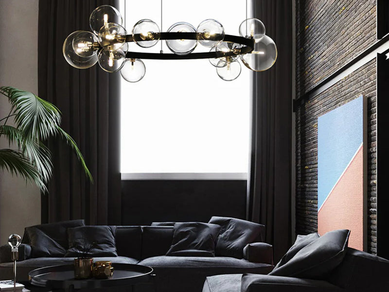 מנורת תלייה SERF מעל לסלון חור