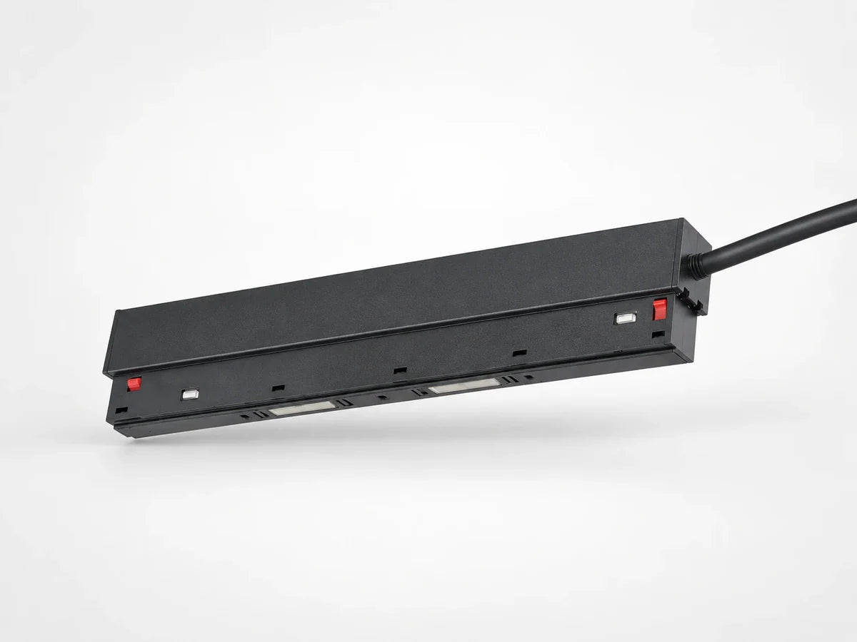 דרייבר מגנטי שקוע LINE מבית OMEGA לפס צבירה בעיצוב מלבני ובגימור שחור מט