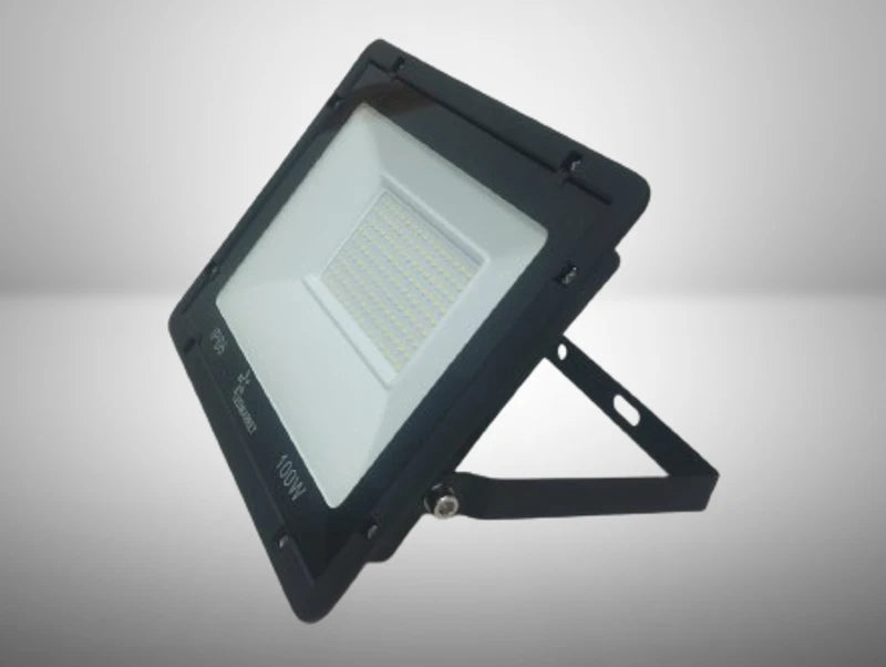 גוף תאורת הצפה דק 100W  בגוון אור לבן קר