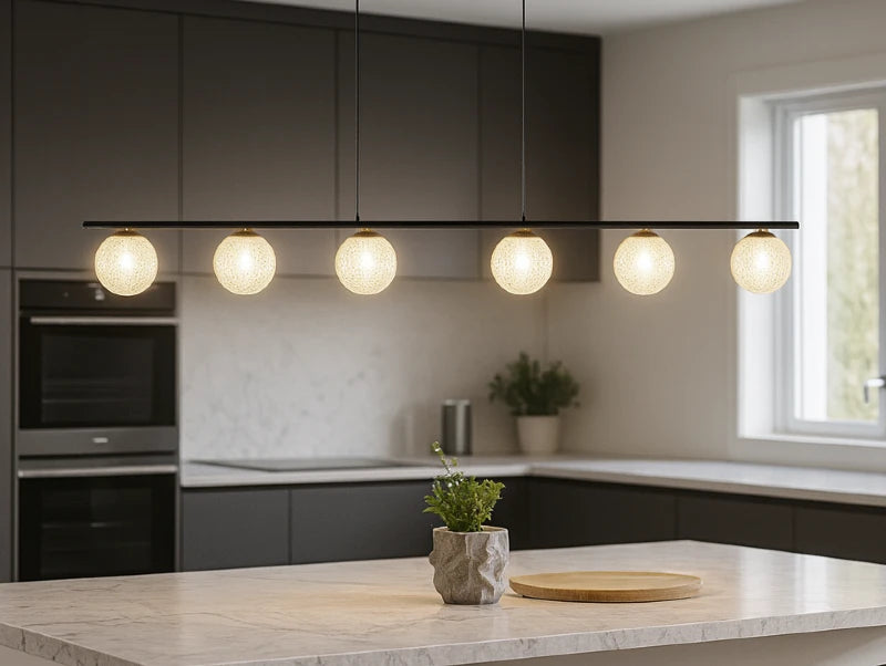 מנורת תלייה NERY מעל אי במטבח