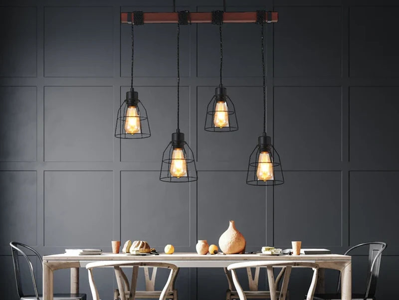 מנורת תלייה NUMA מעל שולחן אוכל