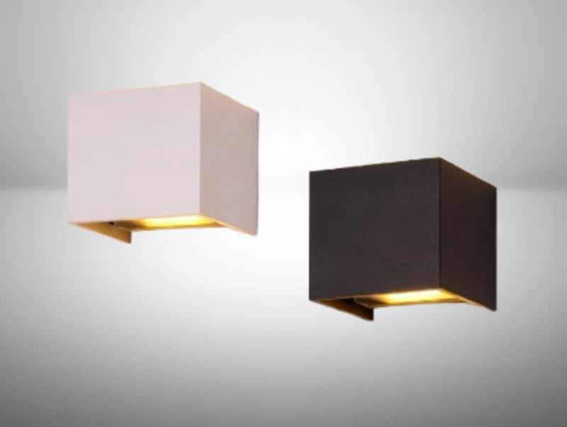 שתי מנורות קיר CUBINA