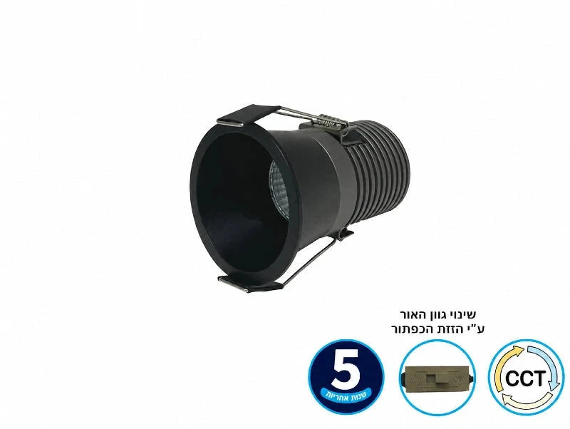 ספוט שקוע שחור בתצוגת מוצר נקייה עם גוף גלילי קצר ושפת תאורה עמוקה