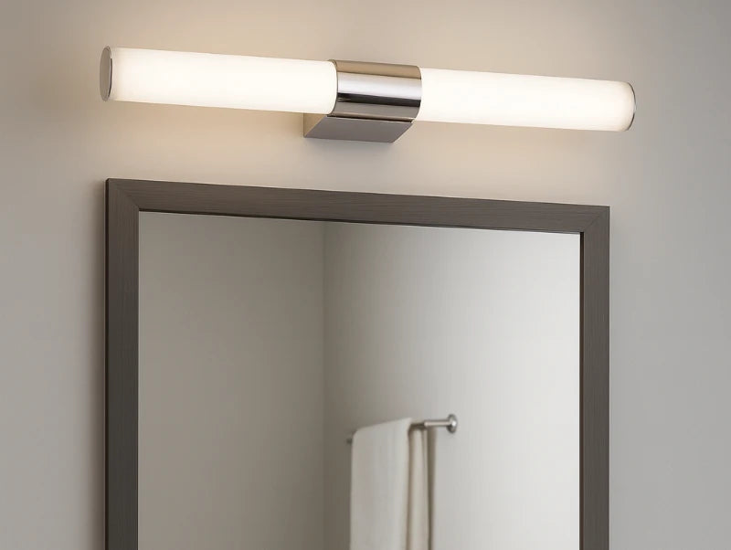 מנורת קיר WHITE POLE בגוון אור לבן חם