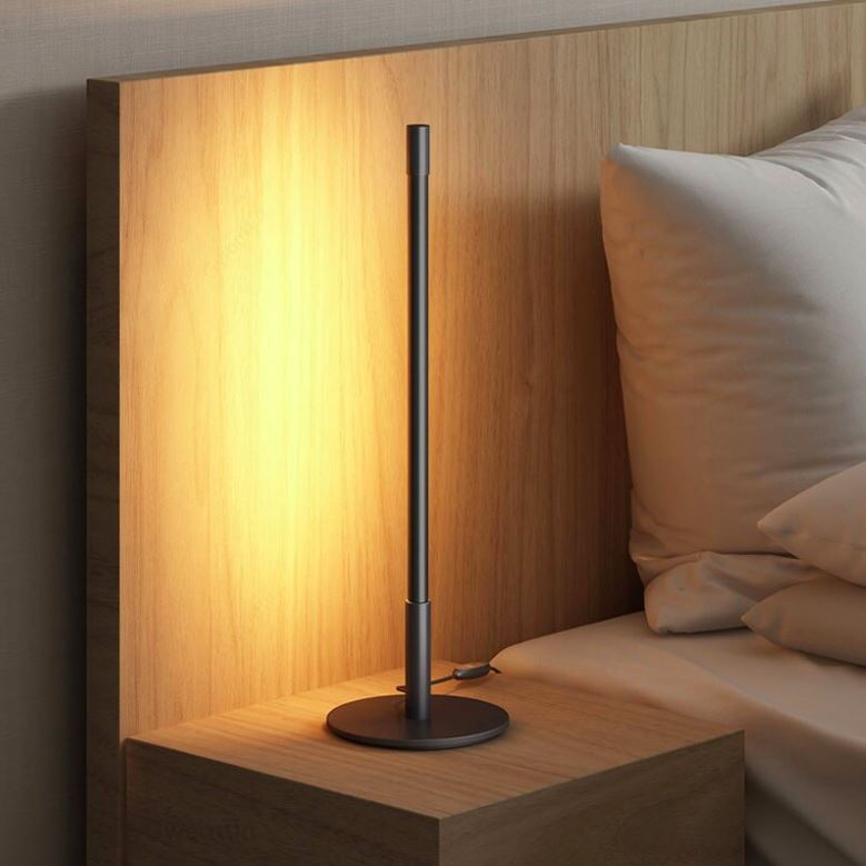 מנורת שולחן line בחדר שינה