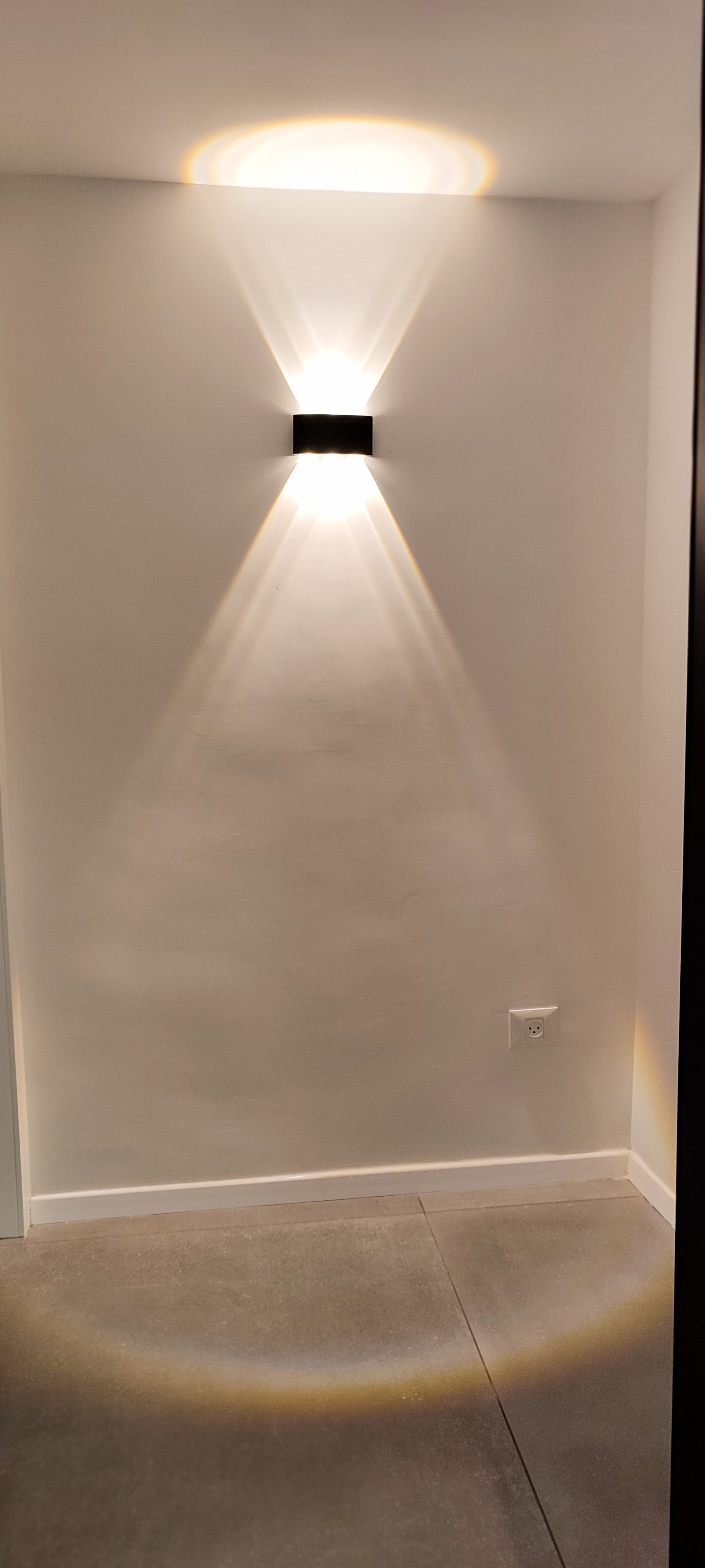 מנורת קיר WALL POLY VECTOR