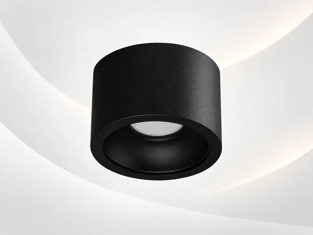 צלינדר מוגן מים RAY 10W של OMEGA בגימור שחור מט להתקנה צמודת תקרה