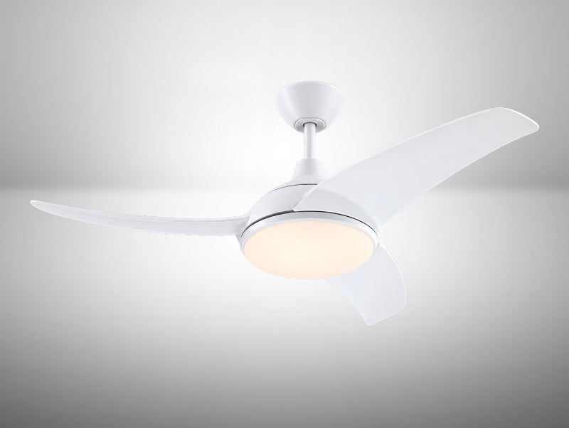 מאוורר תקרה לבן עם 3 כנפיים ותאורת LED עגולה מובנית