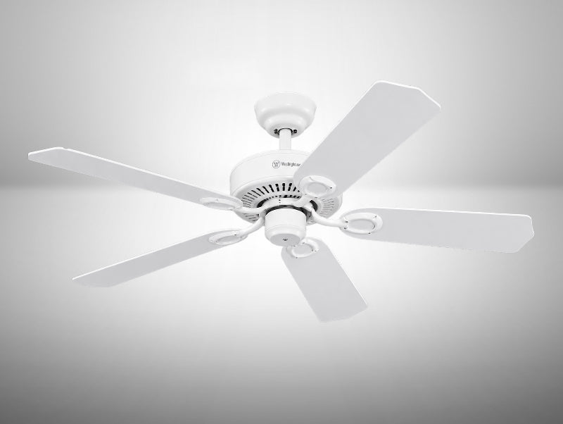 מאוורר תקרה Westinghouse לבן עם חמש כנפיים בעיצוב קלאסי