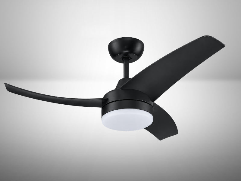 מאוורר תקרה שחור Westinghouse עם שלוש כנפיים וגוף תאורת LED עגול מובנה