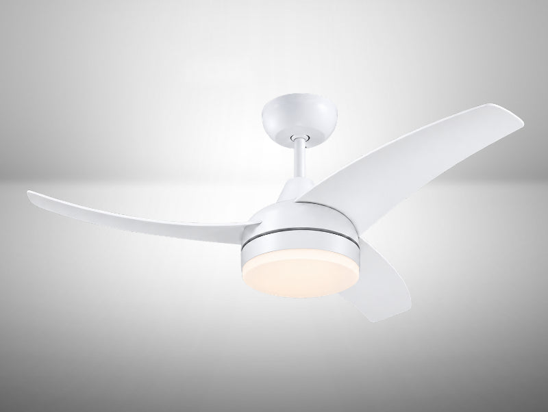 מאוורר תקרה לבן Westinghouse עם שלוש כנפיים ותאורת LED עגולה מובנית