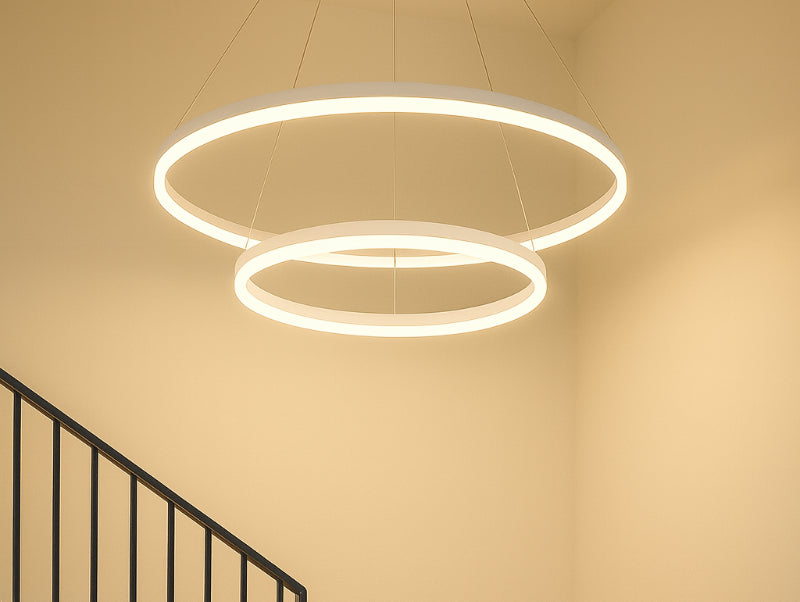 מנורת תלייה LINEA מעל גרם מדרגות