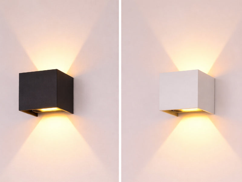 שתי מנורות קיר CUBINA מאירות על הקיר