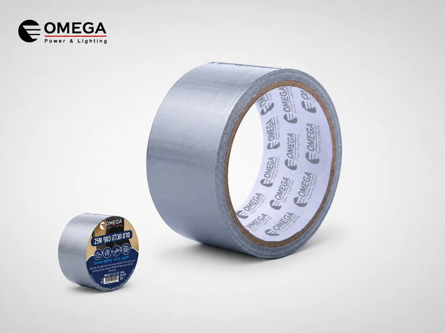 סרט הדבקה כסוף של OMEGA לצד גליל מוקטן על רקע לבן
