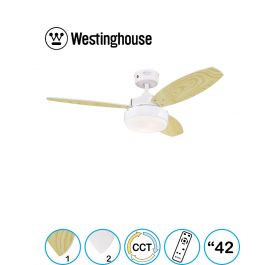 מאוורר תקרה Westinghouse עם שלוש כנפיים בגוון עץ בהיר, גוף מרכזי לבן ותאורה מרכזית איכותית.