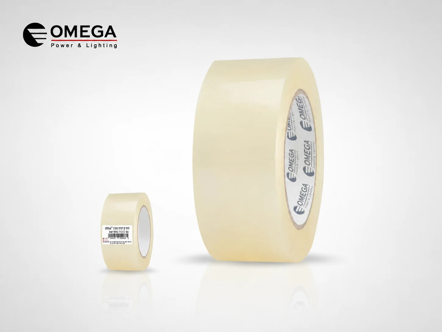 גליל סרט הדבקה שקוף של OMEGA לצד דוגמת גליל קטן