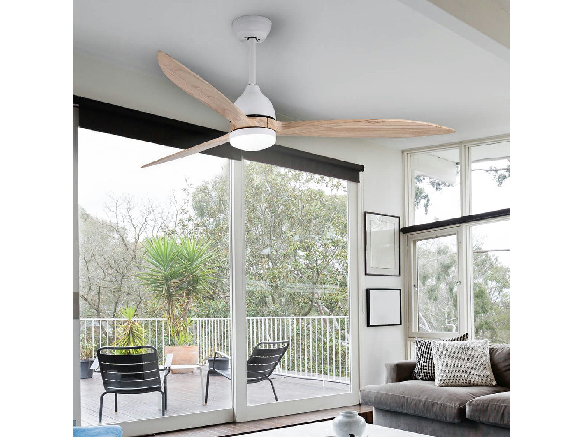 מאוורר תקרה "CCT 20W HERCULES 60 עם שלט-לבן+עץ - Ceiling Fan with Light