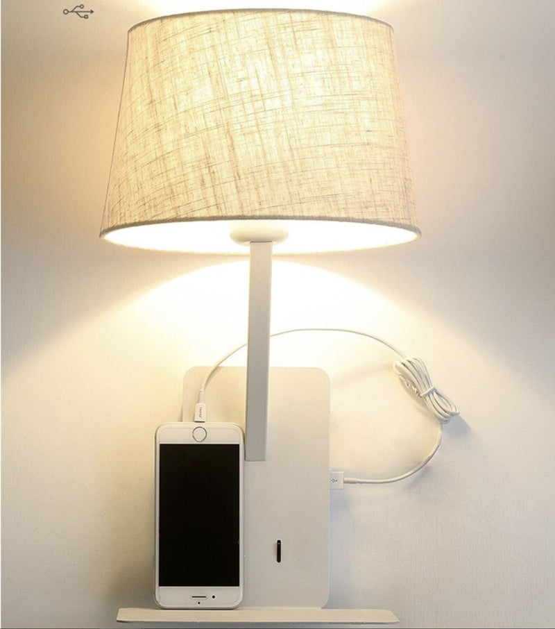 מנורת קיר NOME לצד המיטה , עם מטען USB מובנה, אהיל ולד גמיש.