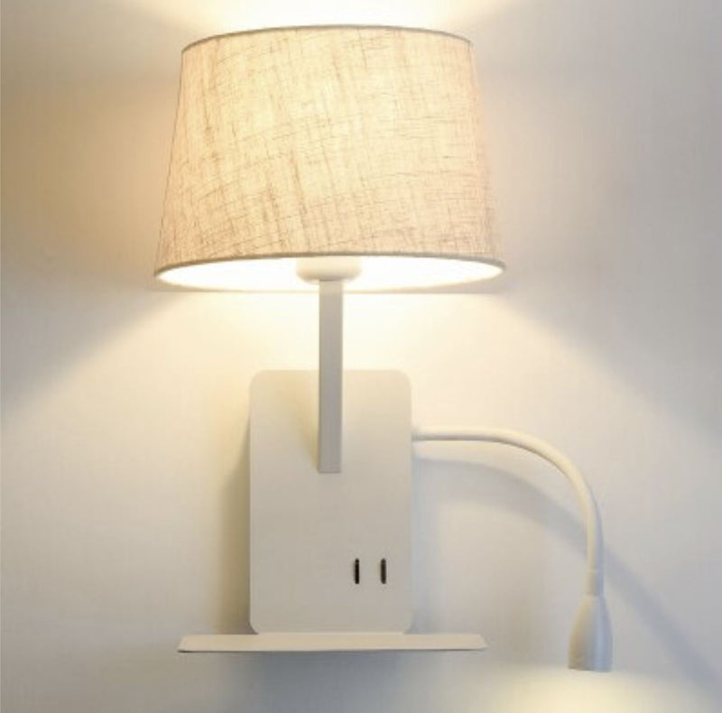 מנורת קיר NOME לצד המיטה , עם מטען USB מובנה, אהיל ולד גמיש.