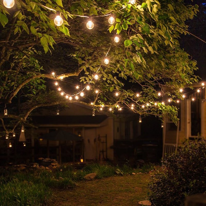 Украшение двора теплыми лампочками гирлянд белт лайт